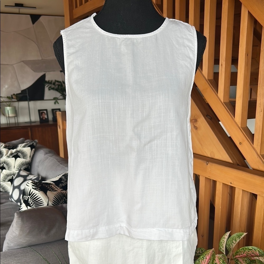 DH3 White Sleeveless Top, Size XS